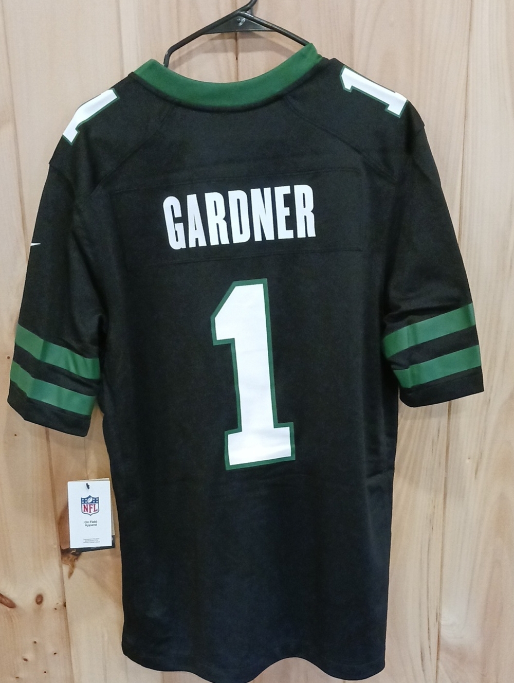 NIKE NEW YORK JETS SAUCE GARDNER #1 FOOTBALL JERSEY . NWT.